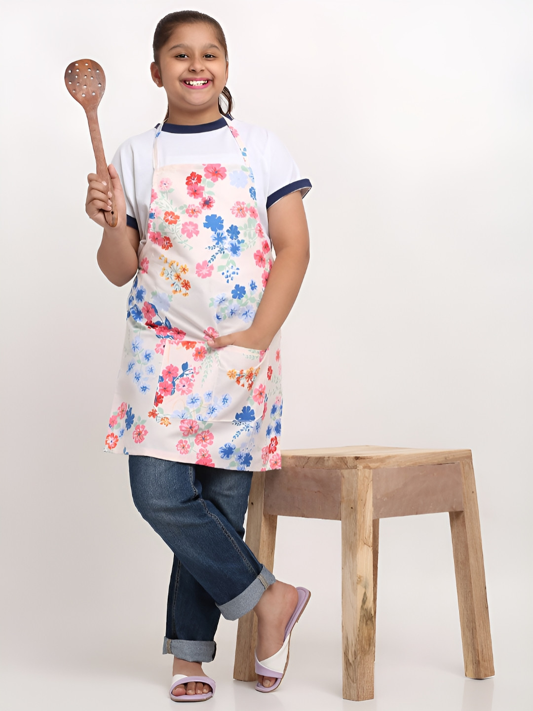 Arrabi Kids White & Pink Printed Apron With Pocket