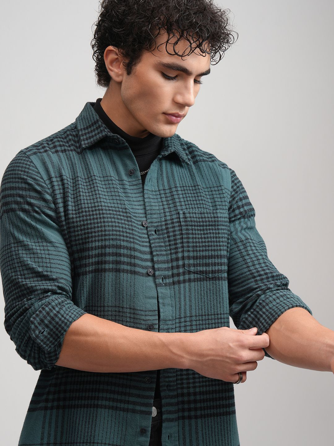 HIGHLANDER Men Checked Casual Slim Fit Shirt