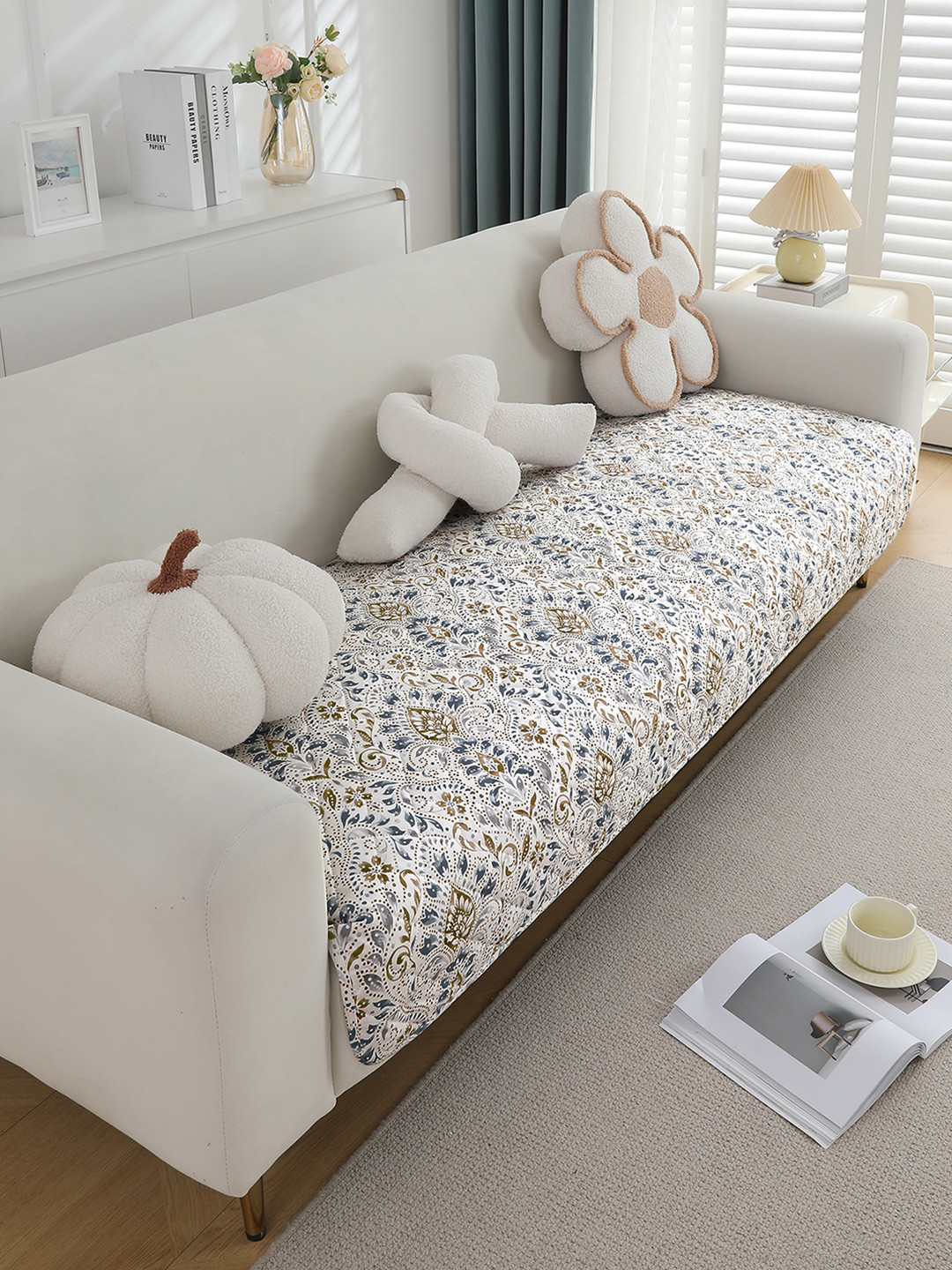 HOKIPO White & Blue Printed Waterproof Quilted 110 Cm Sofa Seat Mat