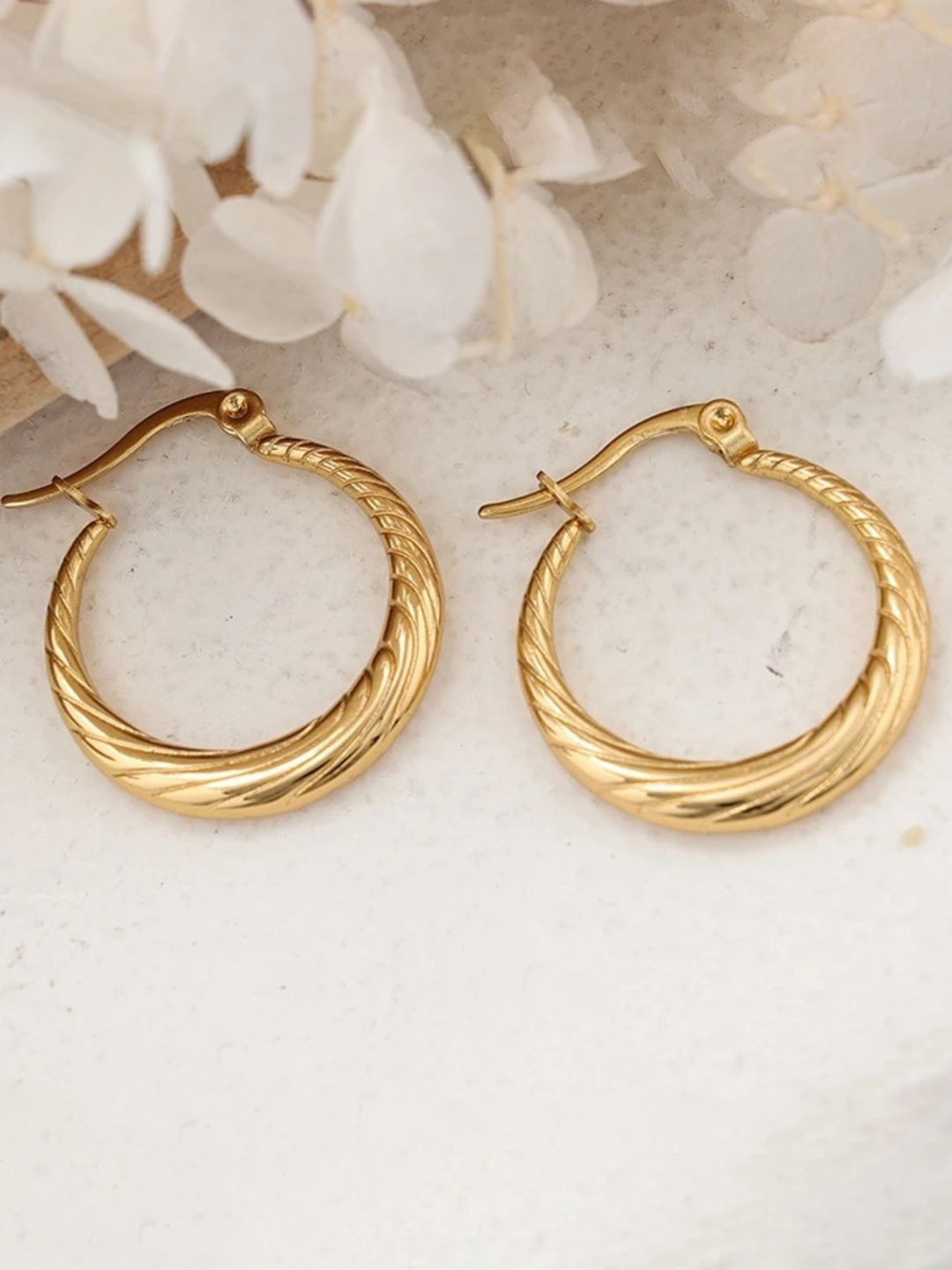PUTSTYLE Gold-Plated Twist Croissant Hollow Stainless Steel Hoop Earrings