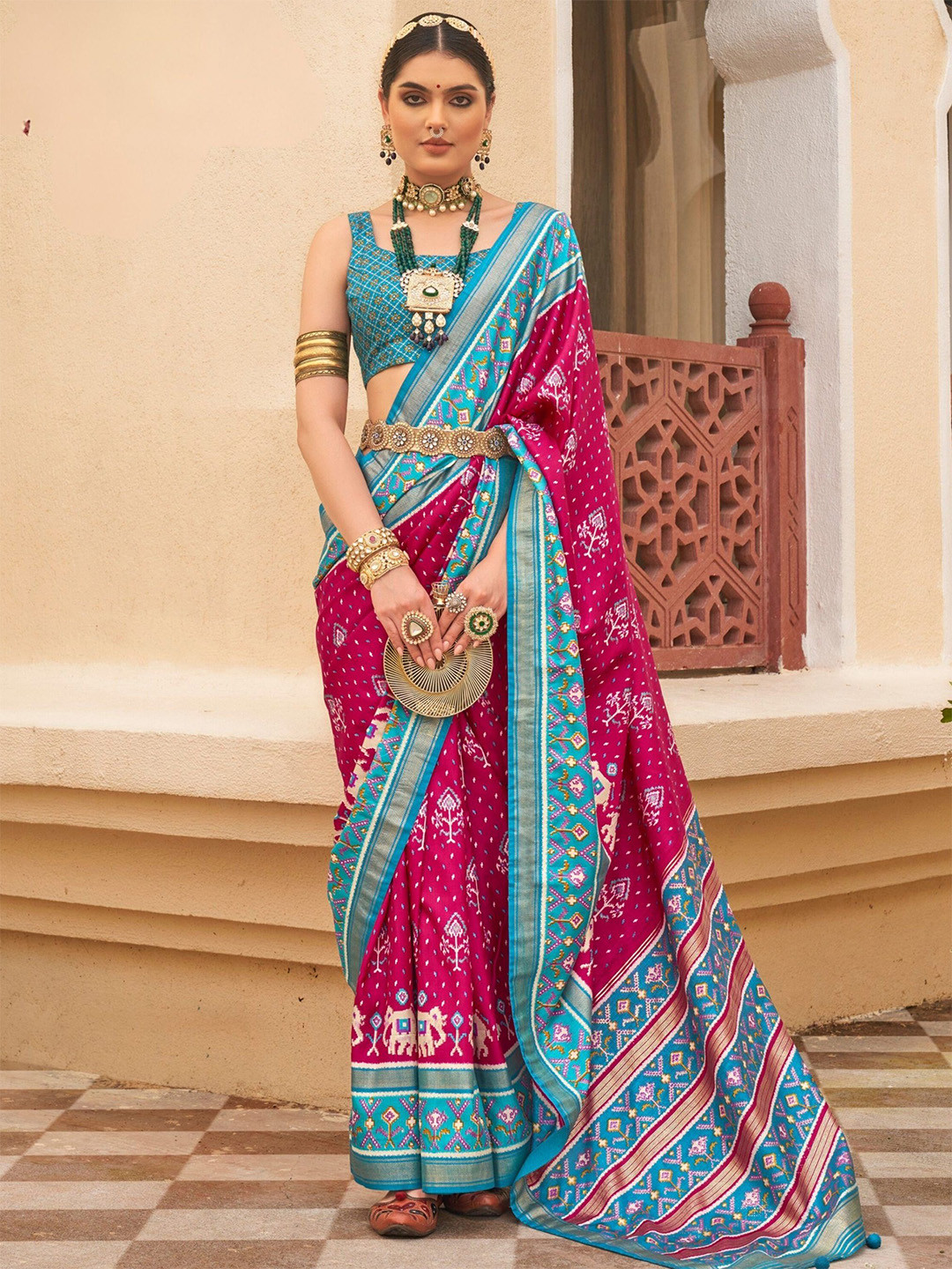 TRENDOYE Batik Printed Patola Saree