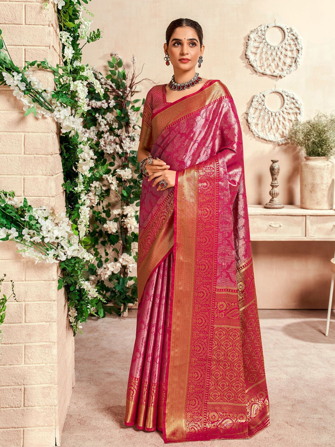 TRENDOYE Woven Design Zari Saree