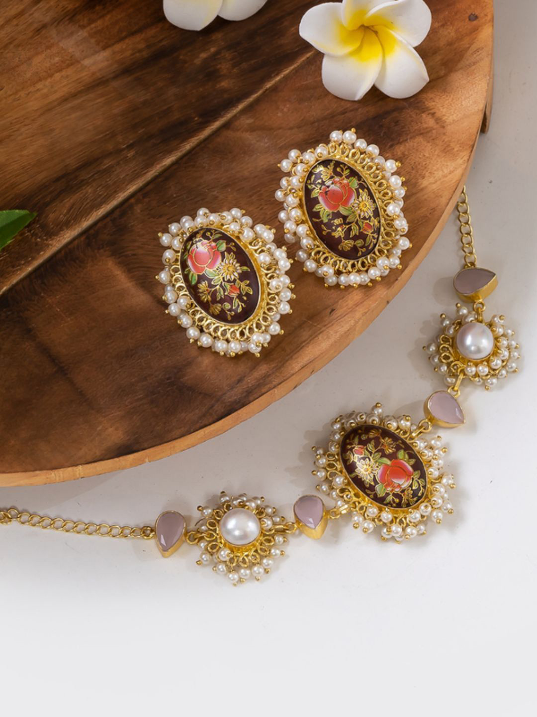 PUTSTYLE Gold-Plated Stone Studded & Beaded Elegant Necklace and Earrings