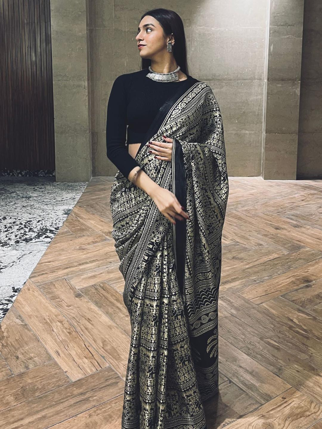 Ethnic Motifs Printed Saree 7