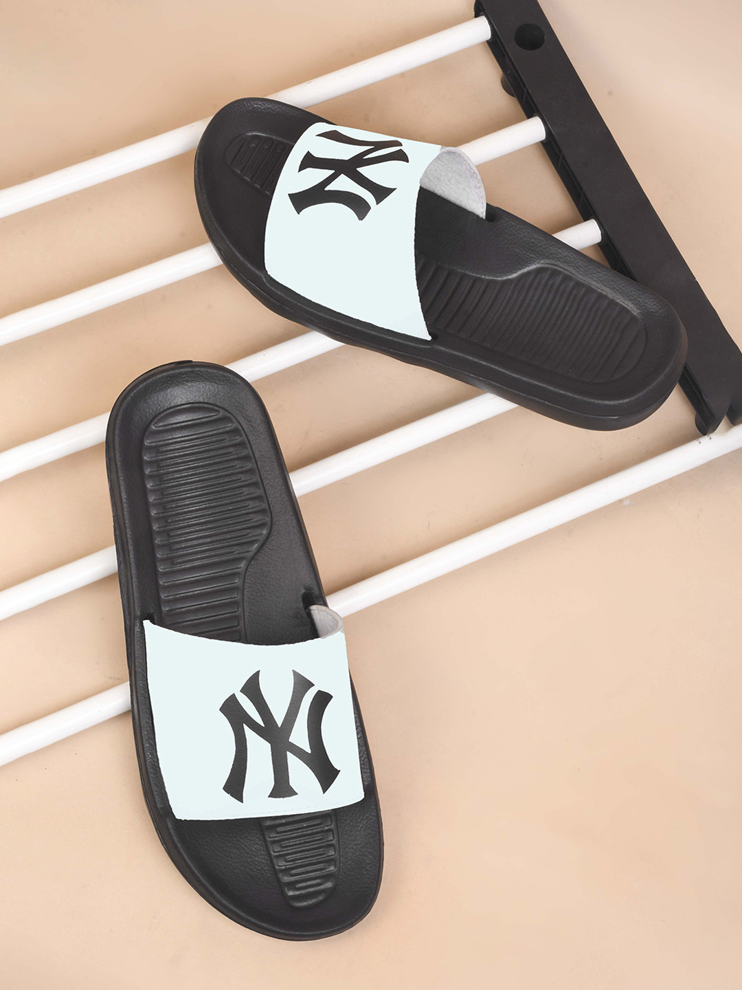PERY PAO Men Printed Flip Flop  Sliders