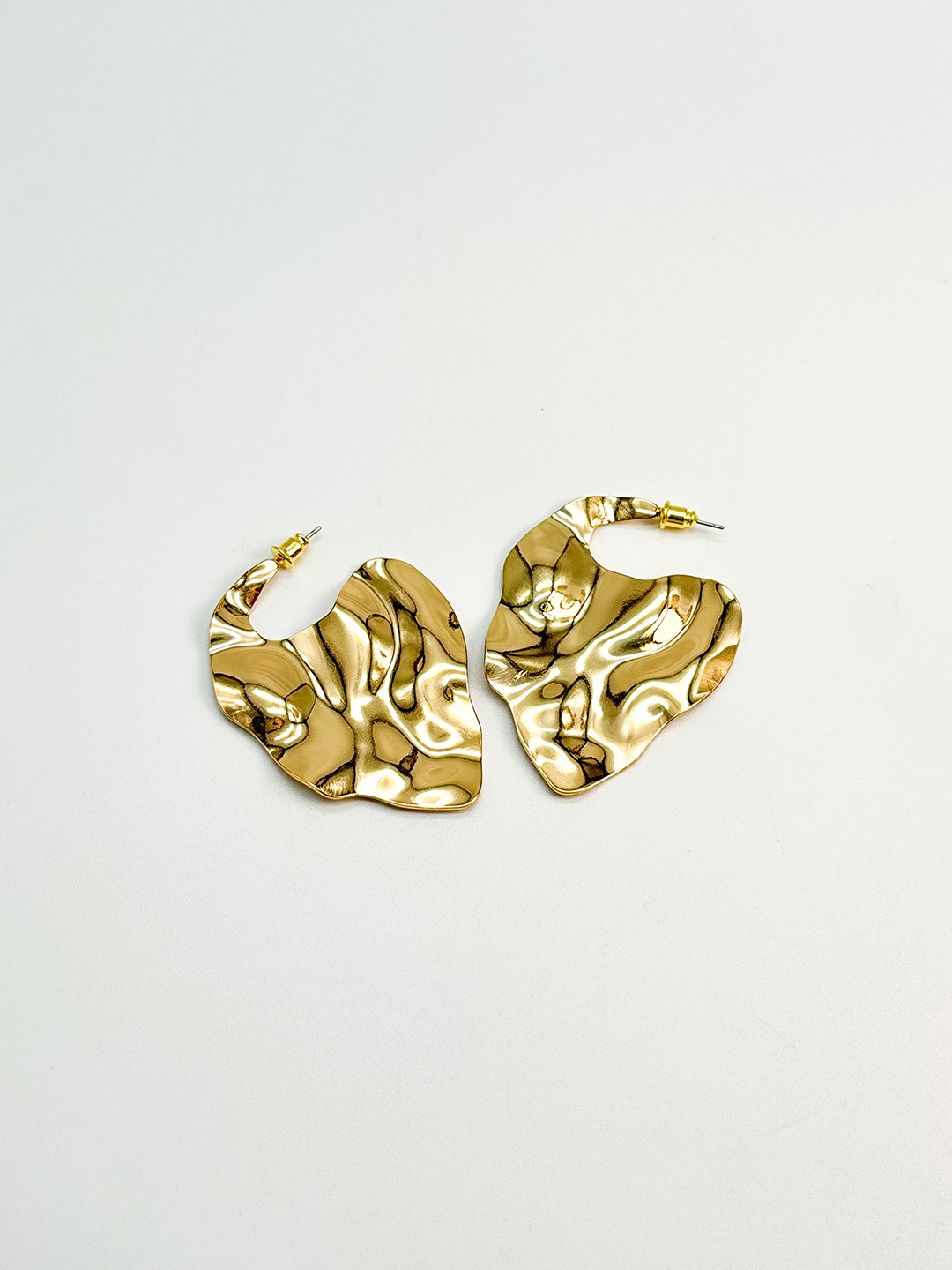 Haute Pink Charm Beaten Heart Gold Plated Rhinestone Ear Cuff