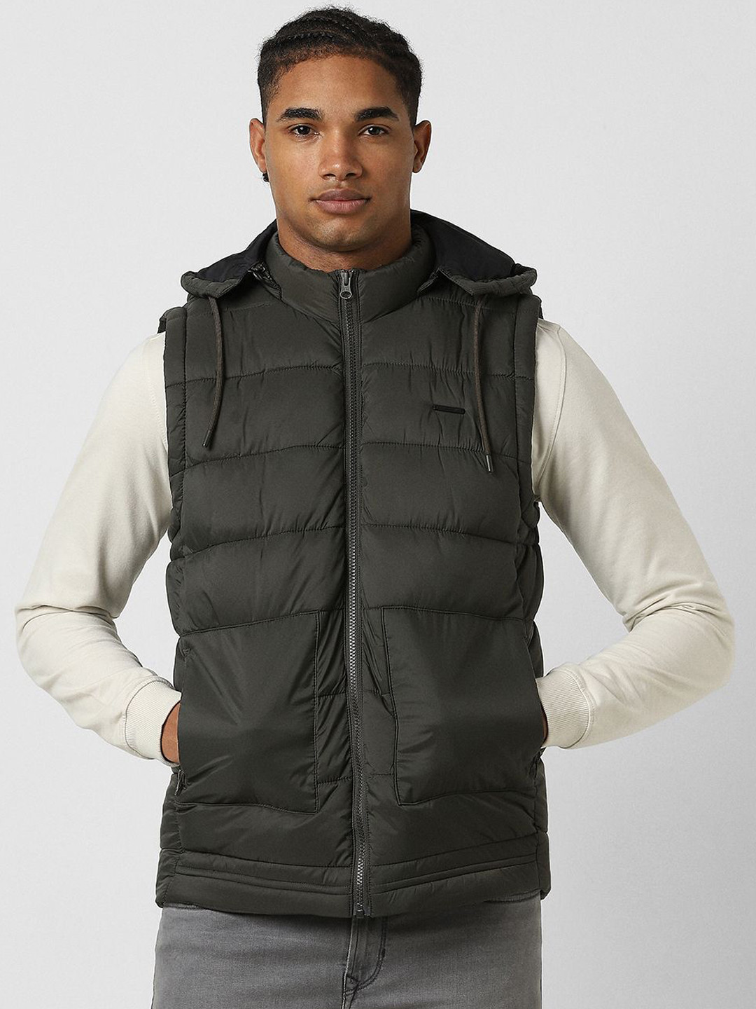 Peter England Casuals Men Hooded Solid Casual Gilet Jacket