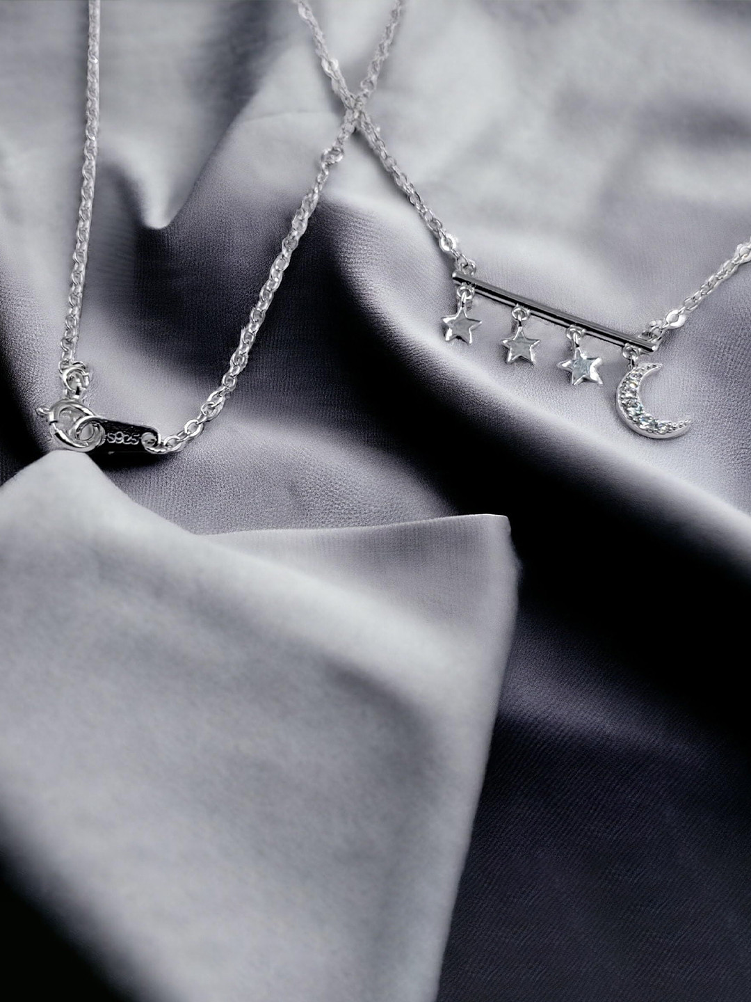 AMONROO 925 Sterling Silver Rhodium-Plated Cubic Zirconia Crescent Moon Shaped Chian