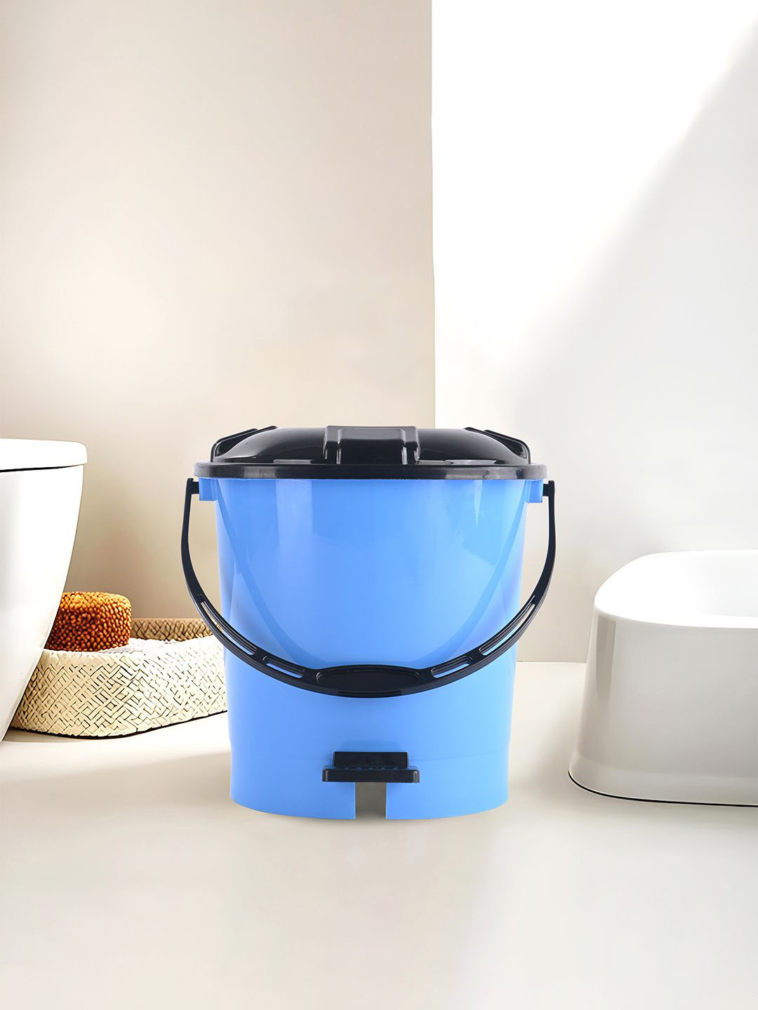 Kuber Industries Blue & Black Check Dhakkan Pedal Dustbin - 7 Ltrs