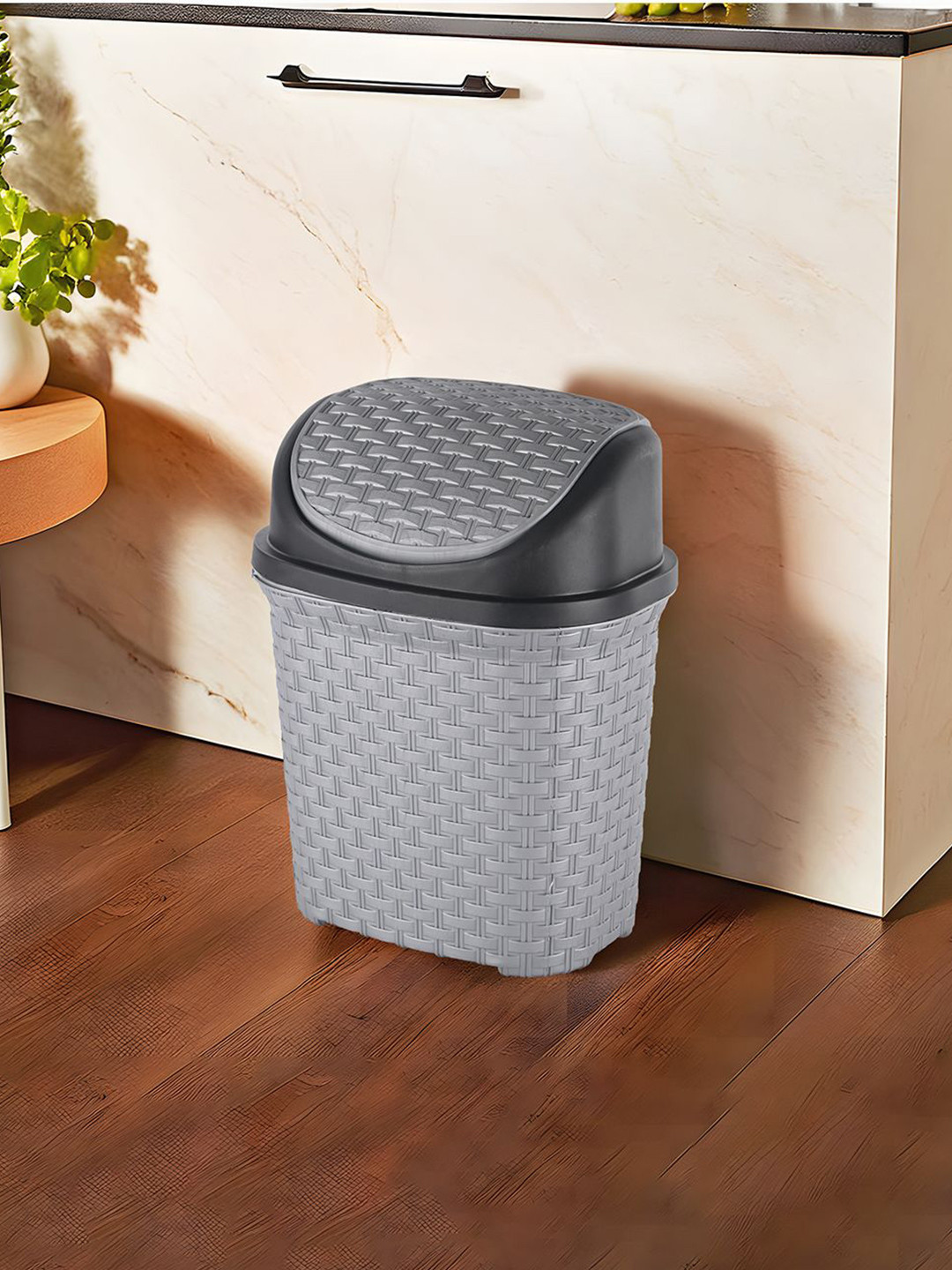 Kuber Industries Grey Textured Check Dhakkan Pedal Dustbin - 7 Ltrs
