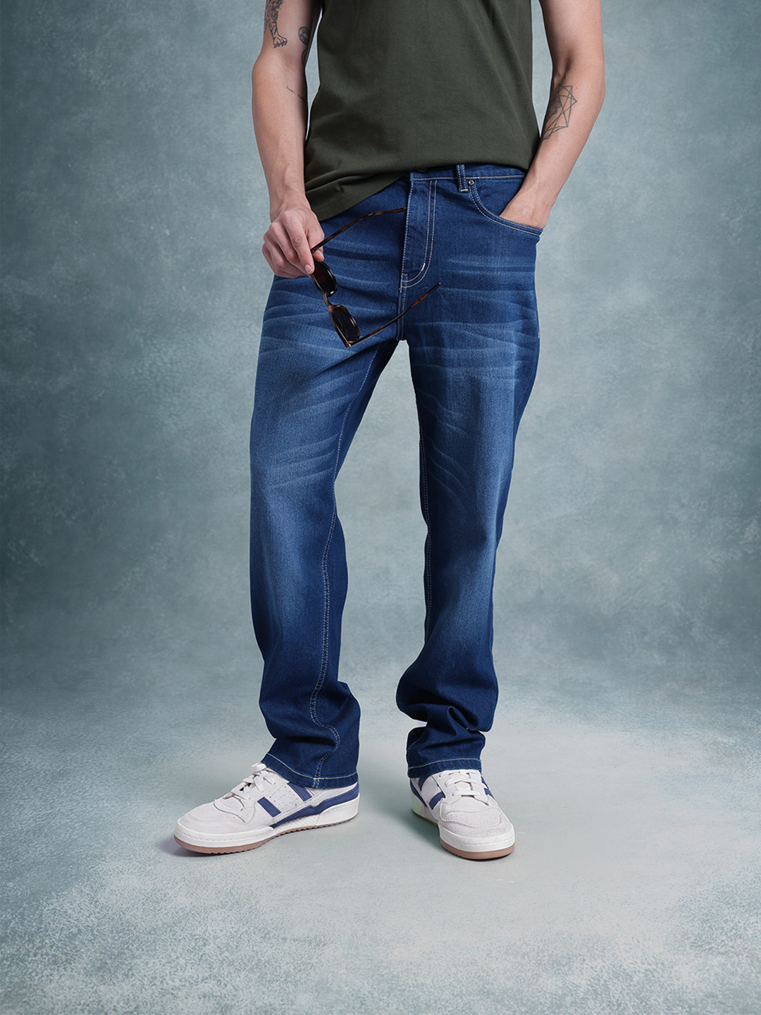 The Roadster Life Co. Men Straight Fit Mid-Rise Light Fade Stretchable Jeans