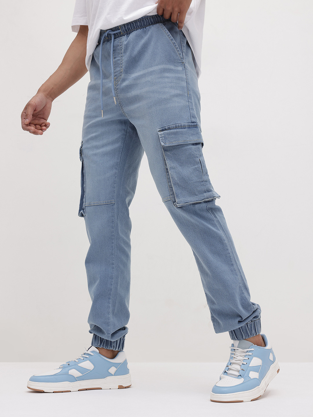 The Roadster Life Co. Men Relaxed Fit Mid-Rise Light Fade Stretchable Jeans