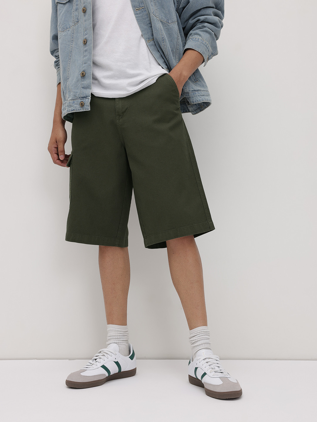 The Roadster Life Co. Men Waffle Knit Pure Cotton Baggy Fit Cargo-Style Skater Shorts