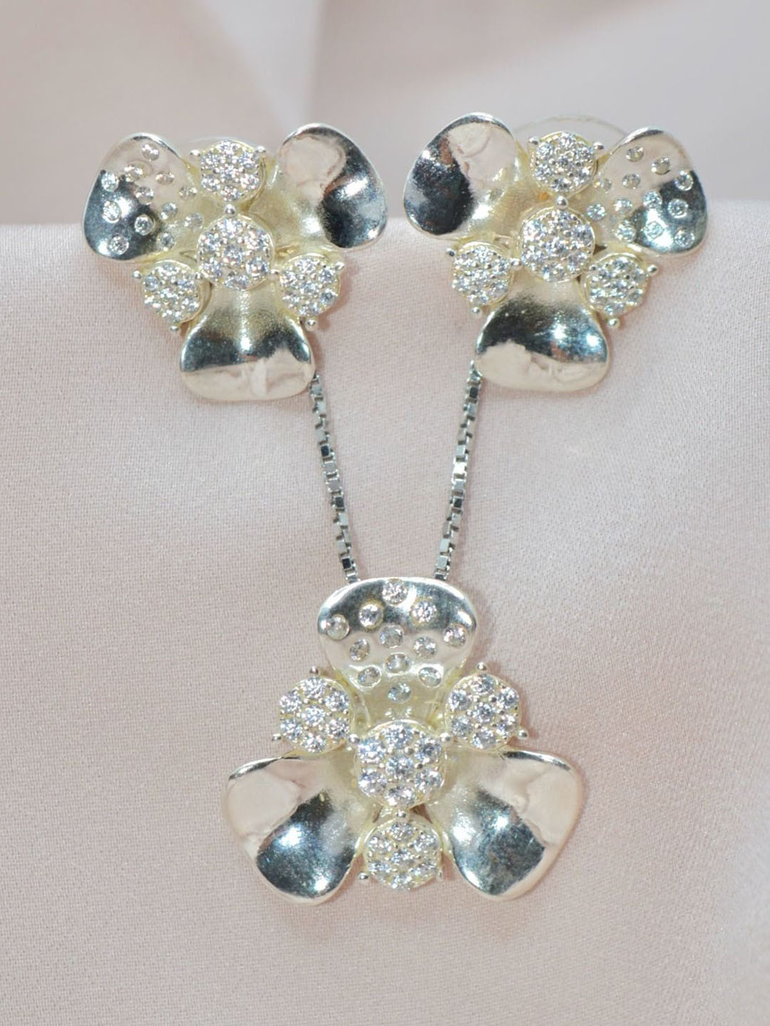 Luxevogue Rhodium-Plated Flower Dotted Stone-Studded Jewellery Set