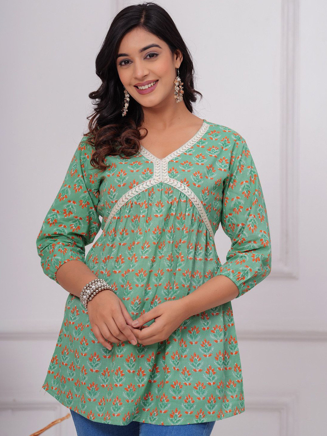 Sarai Women Green Floral Print Cotton Top