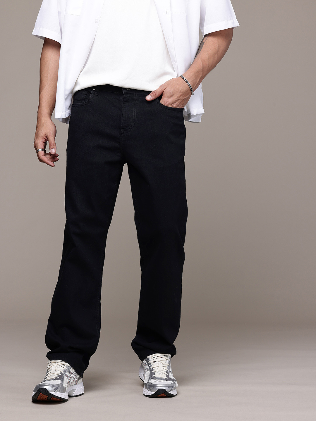 The Roadster Life Co. Men Straight Fit Stretchable Jeans