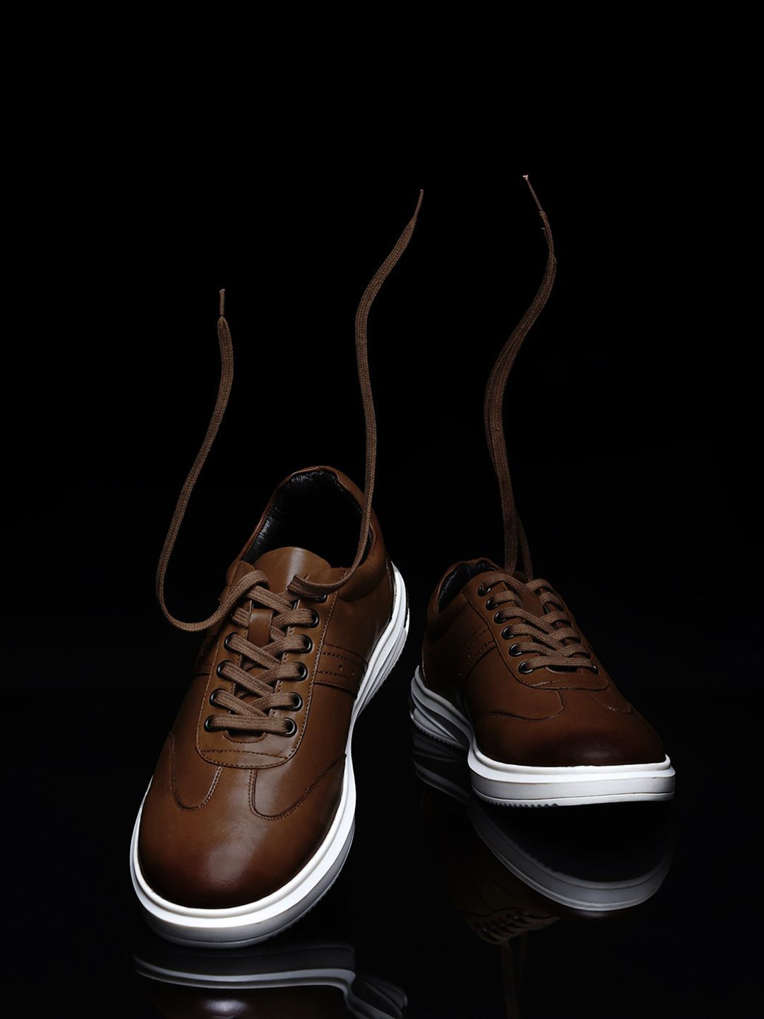 Monte Carlo Men Lace-Ups Round Toe Leather Sneakers