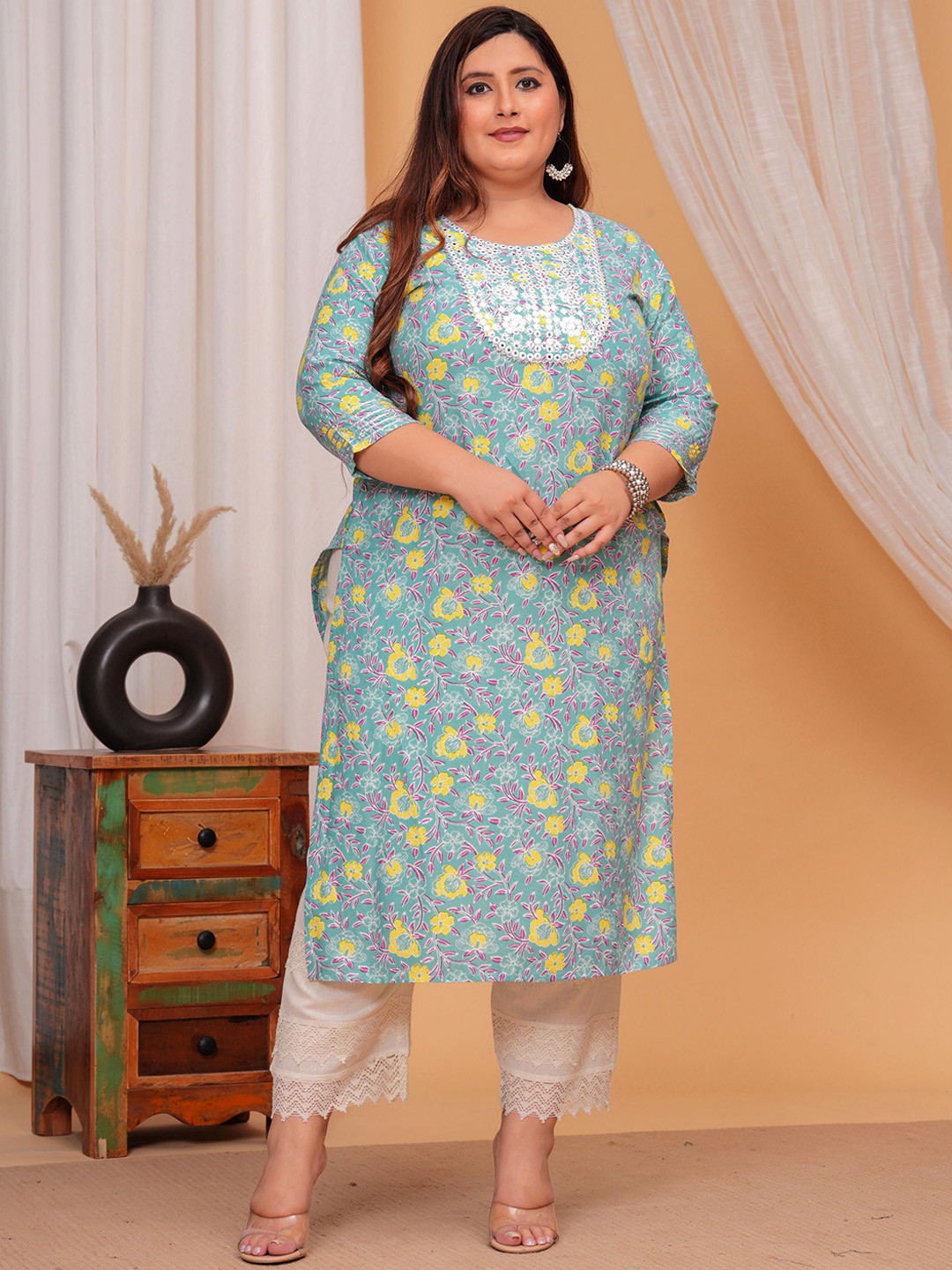 LABULY Women Floral Printed Gotta Patti Kurta