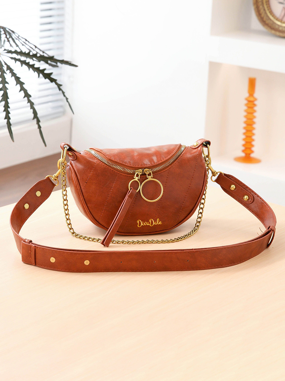 Diva Dale Women Solid Half Moon Sling Bag