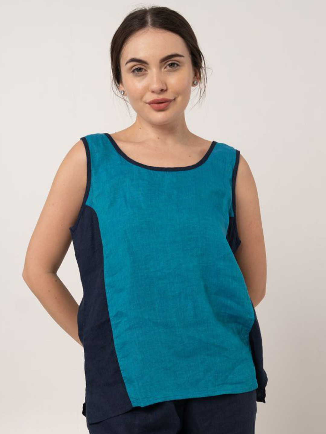 Fabulous Linen Colourblocked Round Neck Sleeveless Top