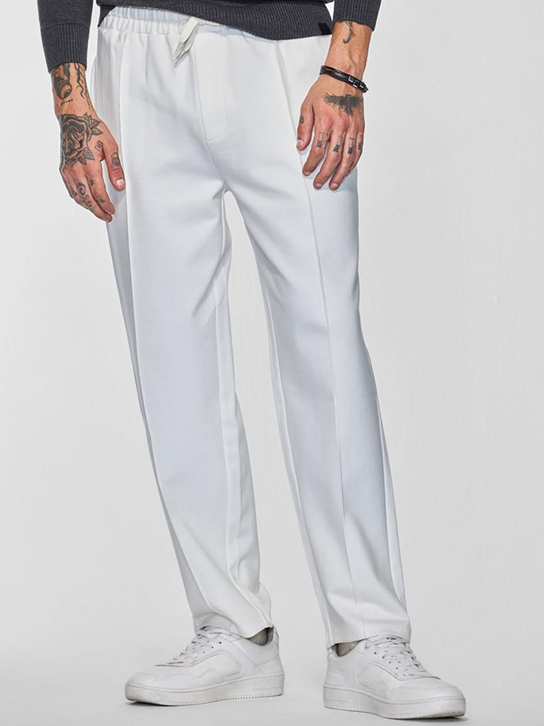Snitch Men White Plain Relaxed Fit Trousers