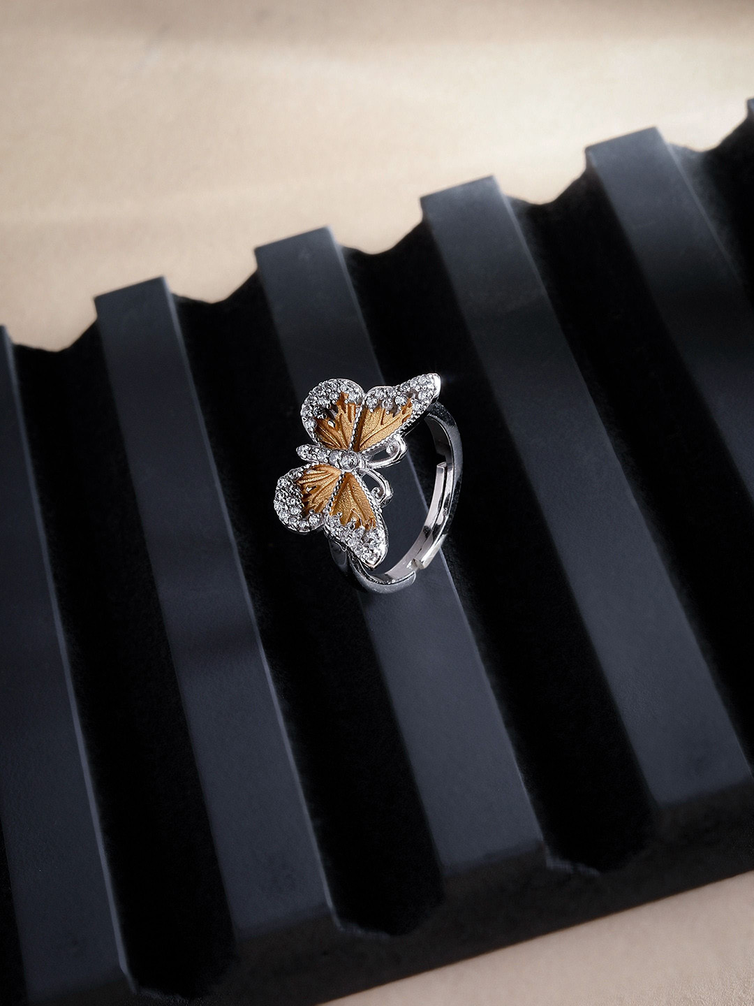 DIAVO Stones-Studded Wings of Seraphim Finger Ring