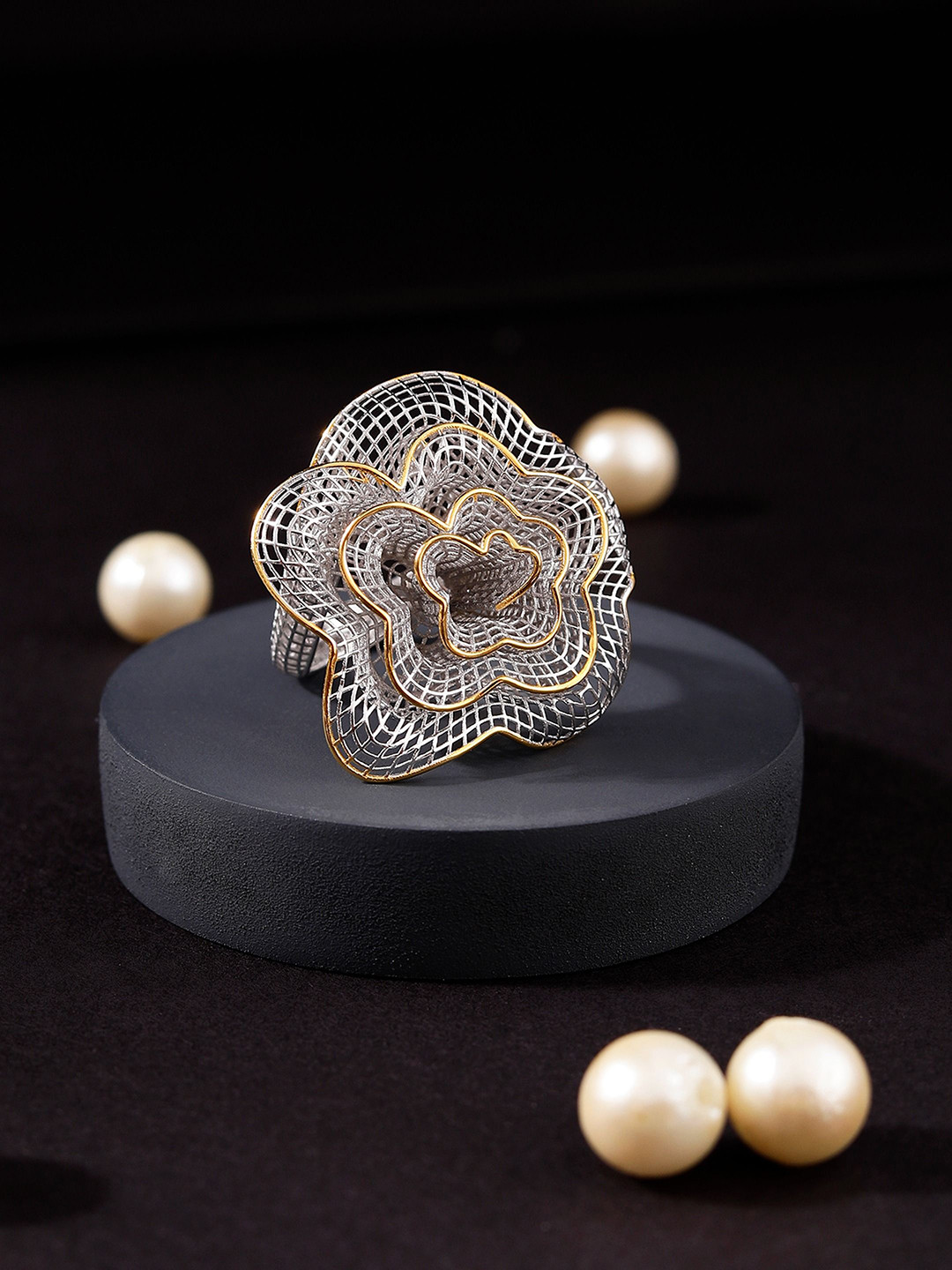 DIAVO Rhodium-Plated Filigree Floral Delight Silver Ring with Dual Tones