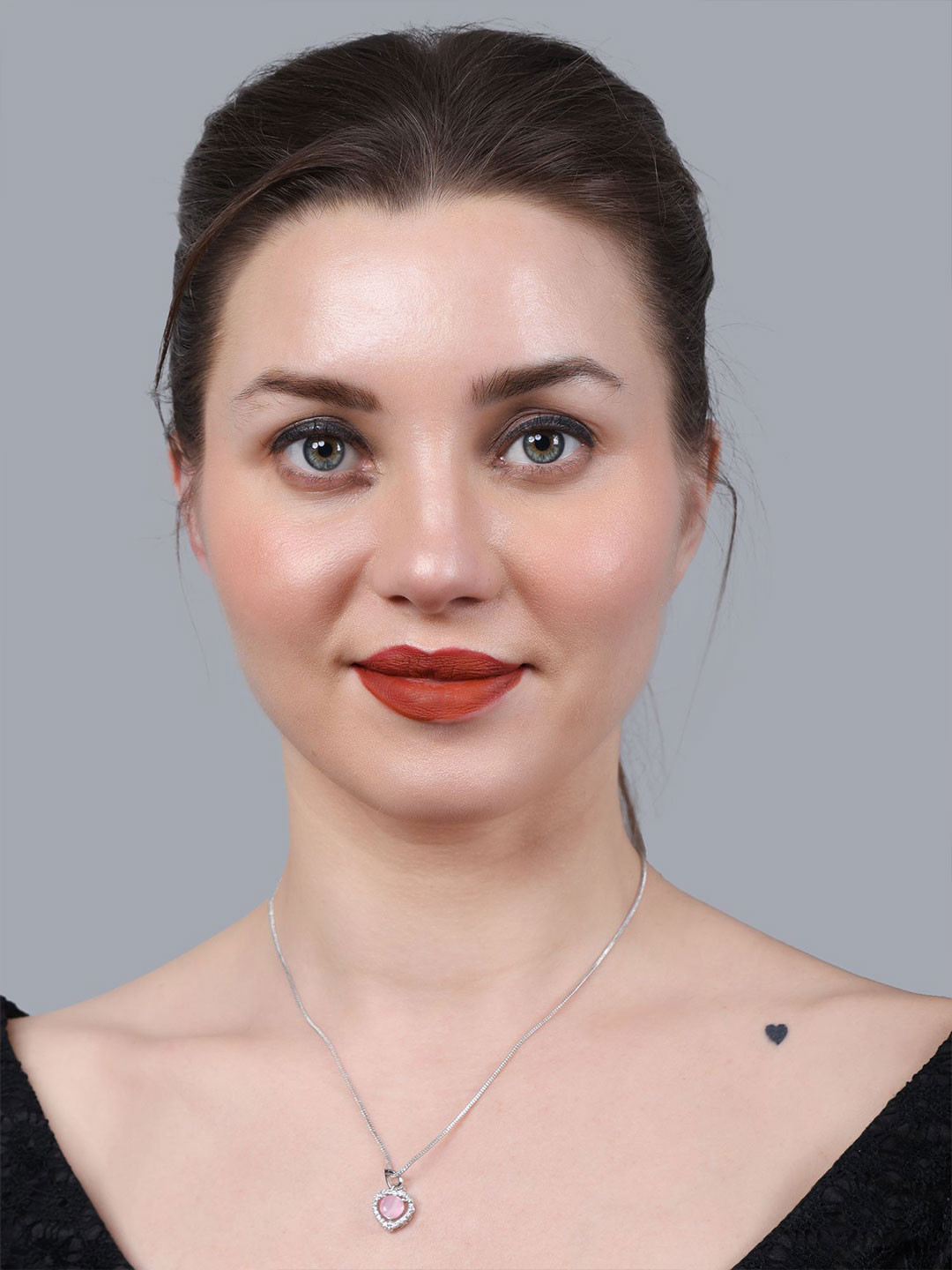 DEGHLAM Silver-Plated American Diamond Studded Heart Pendant With Chain