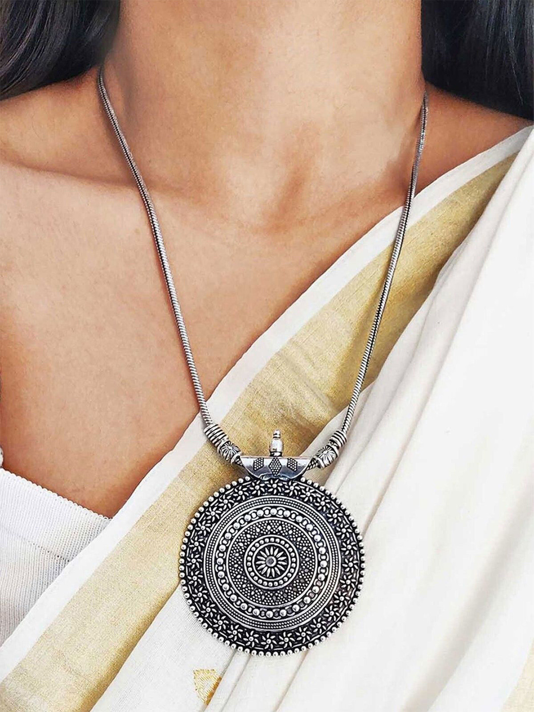 DEGHLAM Silver Plated Circular Charm Pendant With Chain
