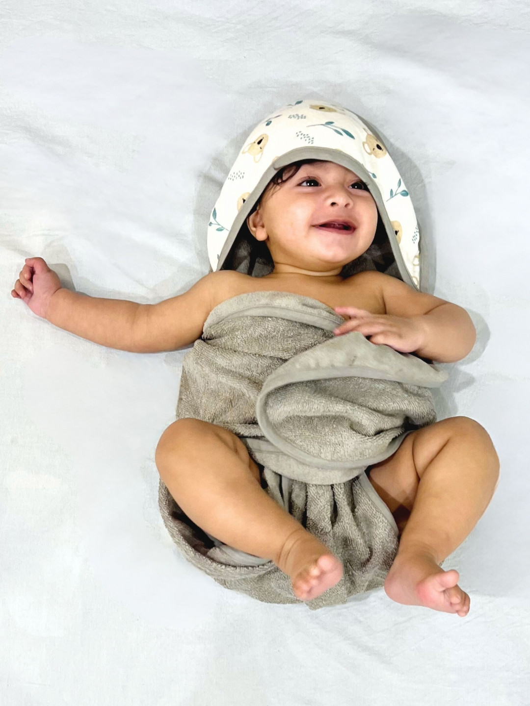 TIDY SLEEP Grey & White Printed Terry Cotton 300 GSM Bath Towel