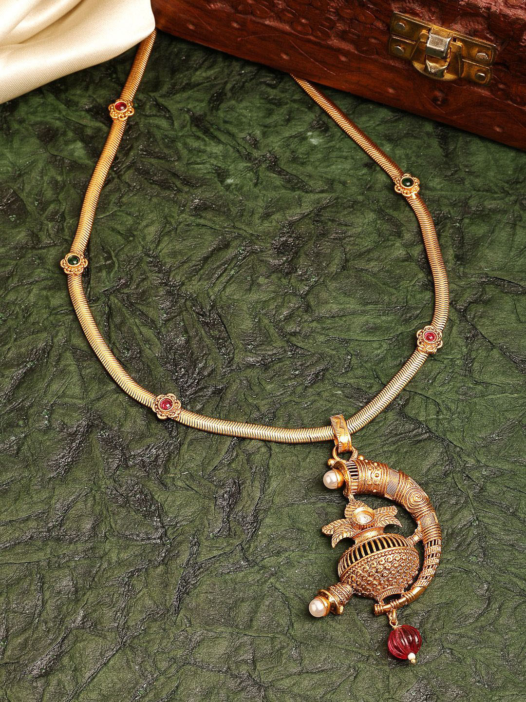 ZENEME Gold-Plated Traditional Temple Pendant With Creative Chain