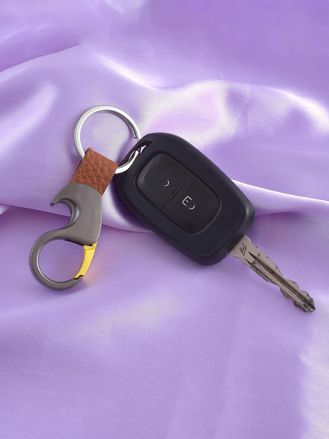 MEMOIR Textured Metal Key Chain