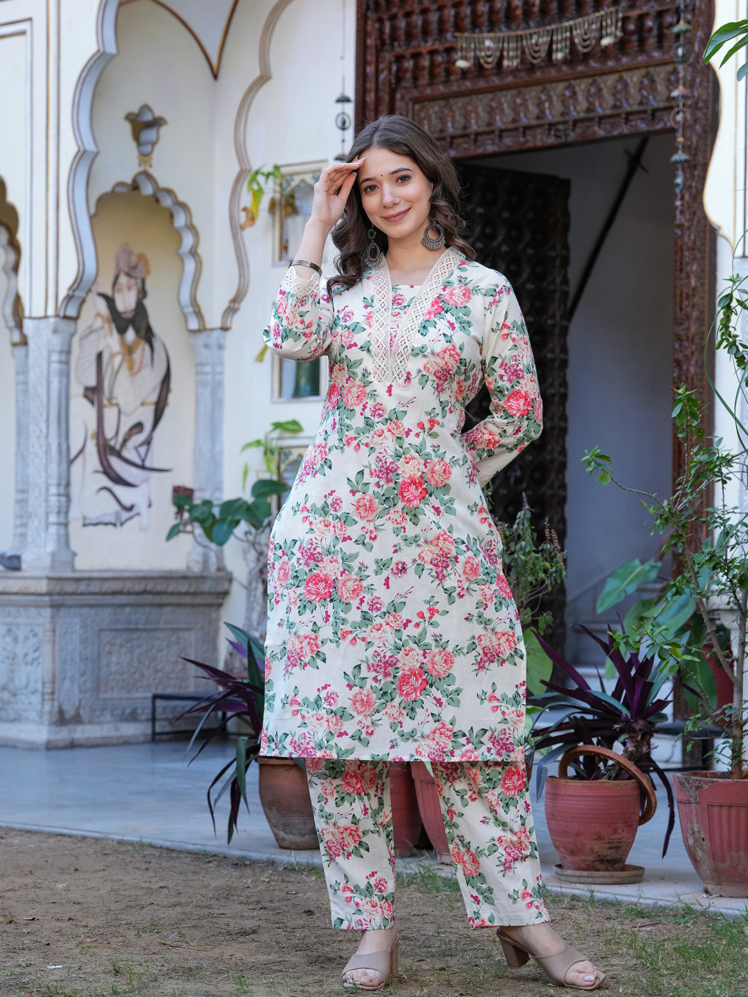 BKApparels Floral Printed V-Neck Pure Cotton Straight Kurta With Trousers