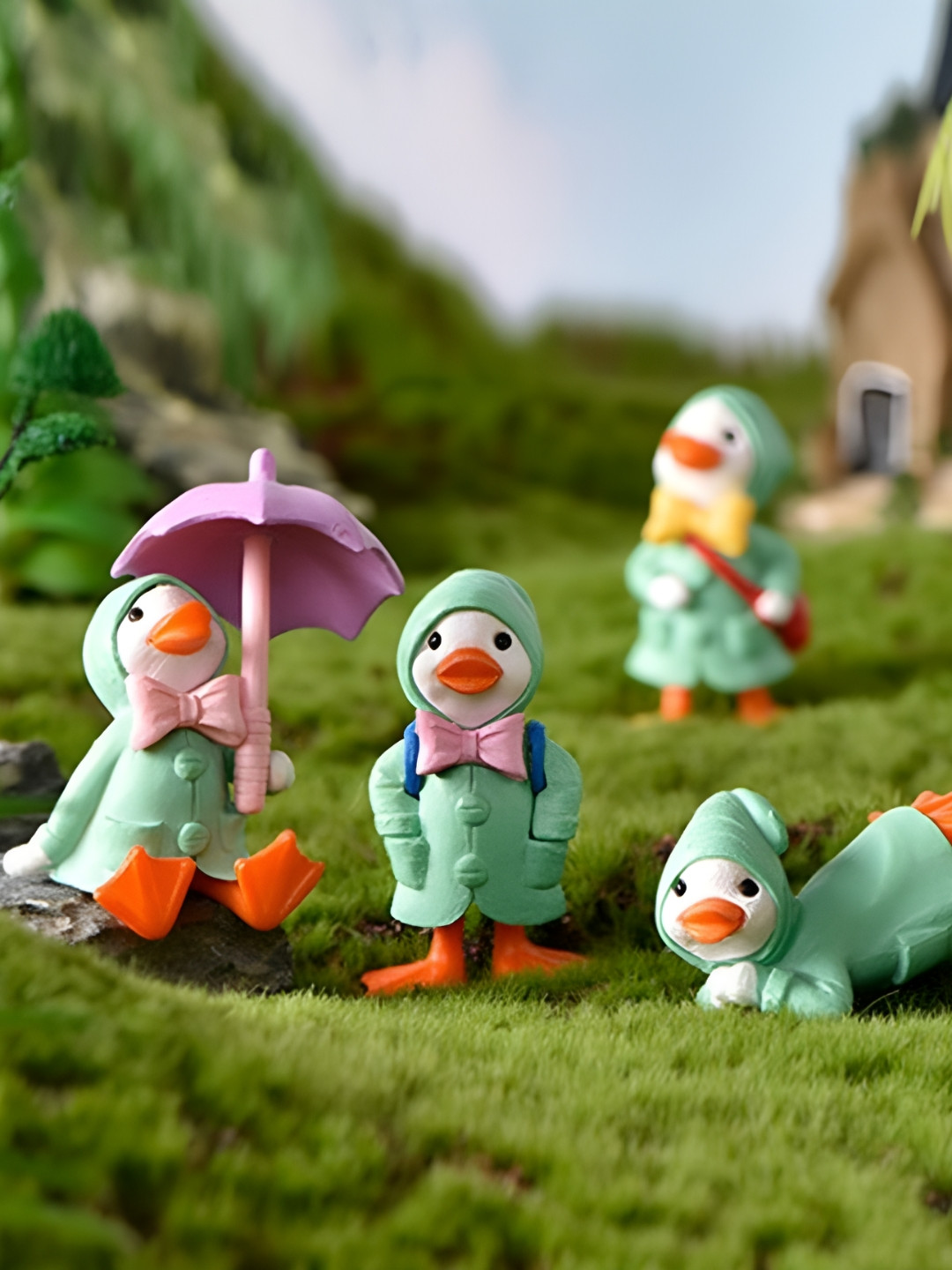 CHOCOZONE Green & White 4 Pieces Penguins Miniature Garden Decorations