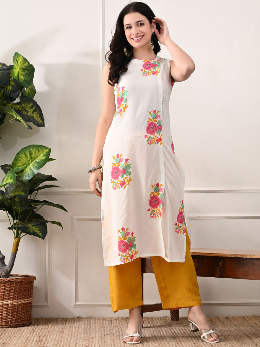 Bunai Dhaga Floral Printed Round Neck Straight Kurta with Palazzos