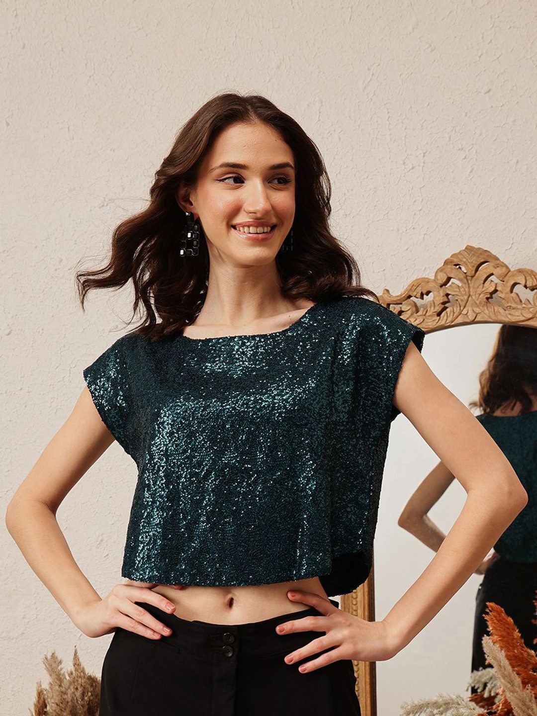 QUIERO Women Embellished Cap Sleeves Georgette Crop Top