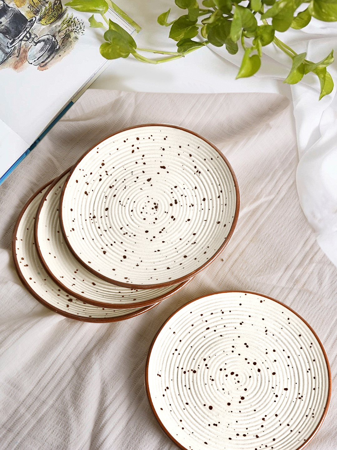 StyleMyWay 4 Pcs Ceramic Quarter Side Plates