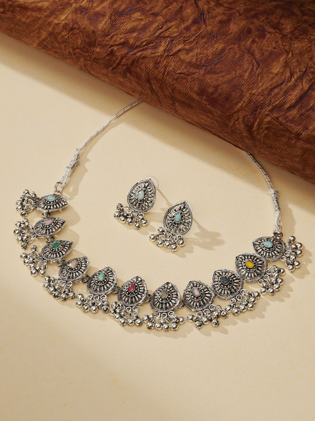 TEEJH Odhani Women Silver Plated Artificial Stones and Beads Jewellery Set