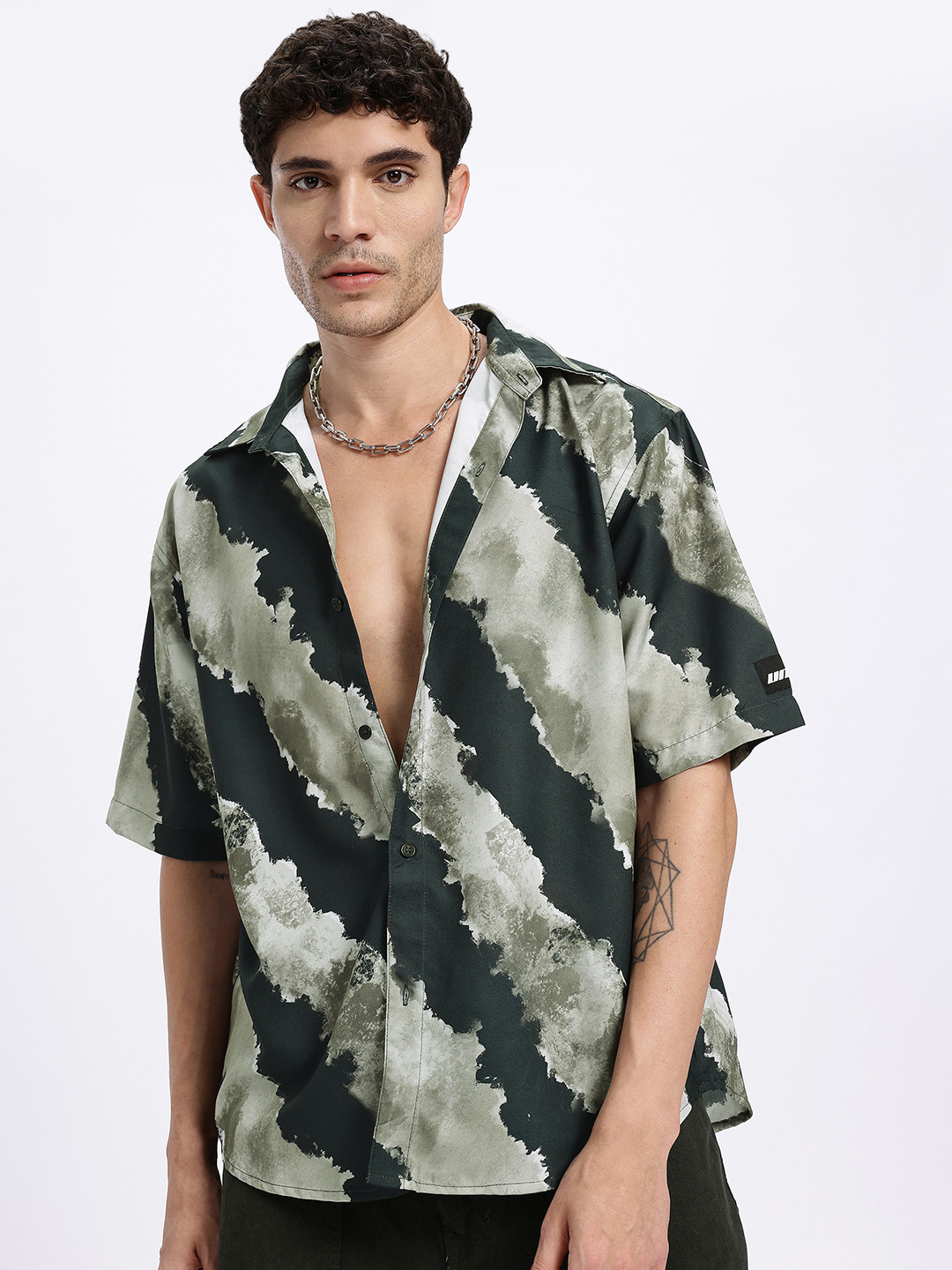 UNRL Men Abstract Printed Casual Regular Fit Shirt