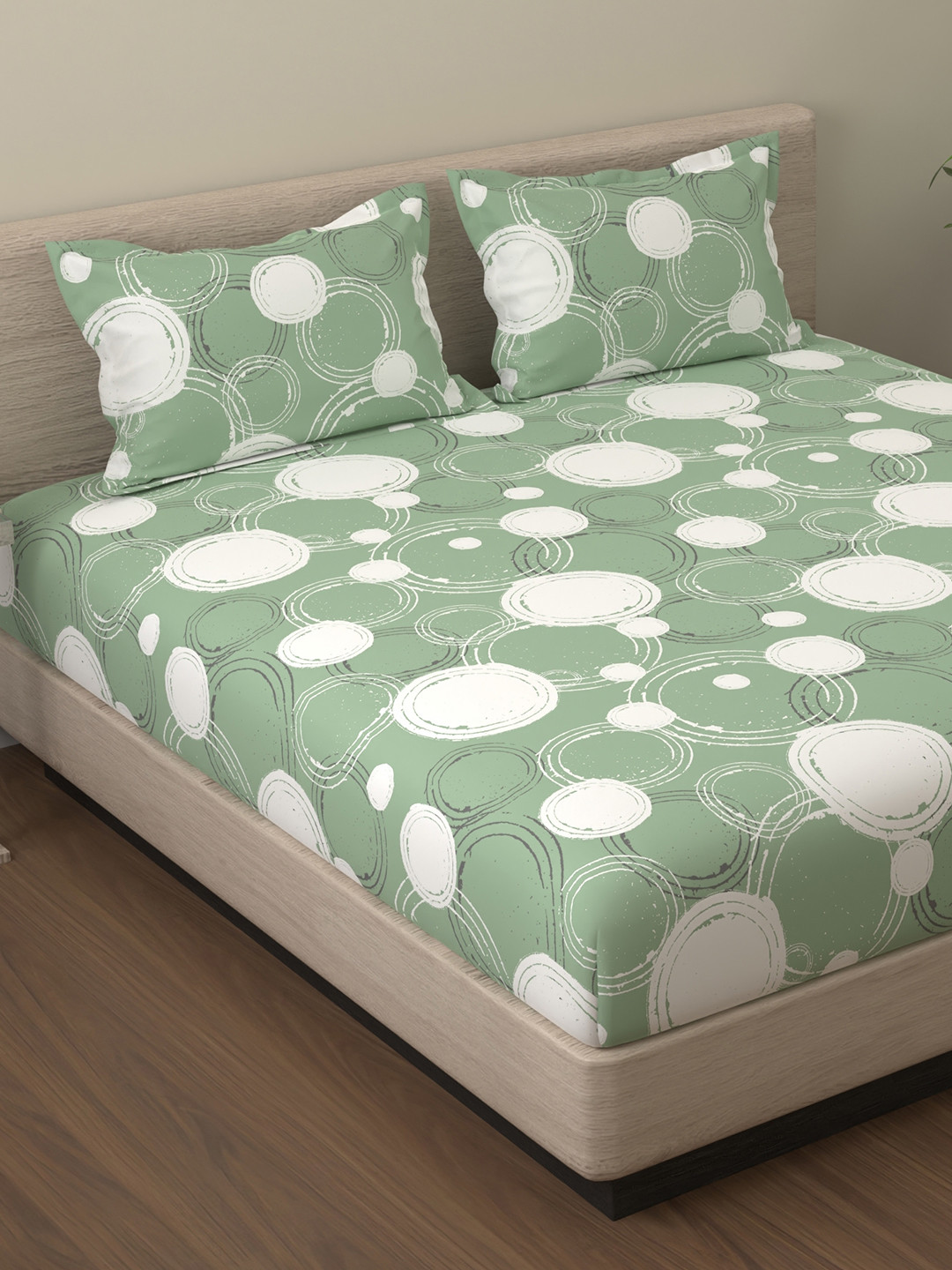 Huesland Ahmedabad Green Geometric Cotton 144 TC King Bedsheet with 2 Pillow Covers-108 x 108 inches