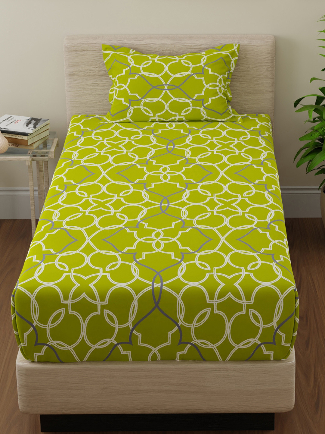 Huesland Green & White Geometric Printed 144 TC Cotton Single Bedsheet Set 2.23 m x 1.39 m