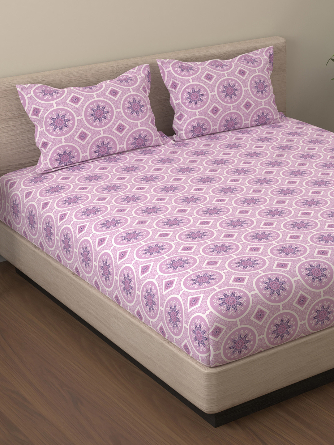Huesland Pink & White Ethnic Motifs 144 TC Cotton Queen Bedsheet Set 2.43 m x 2.23 m