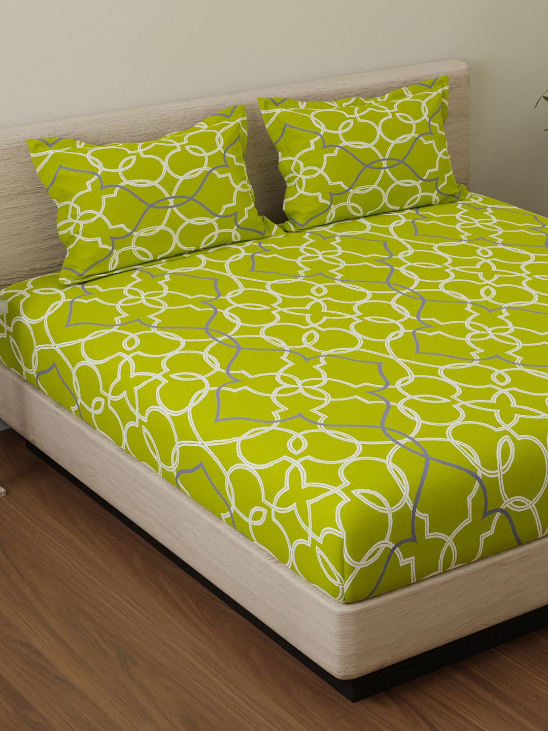Huesland By Ahmedabad Green Geometric Cotton 144 TC King Bedsheet with 2 Pillow Covers-108 x 108 inches