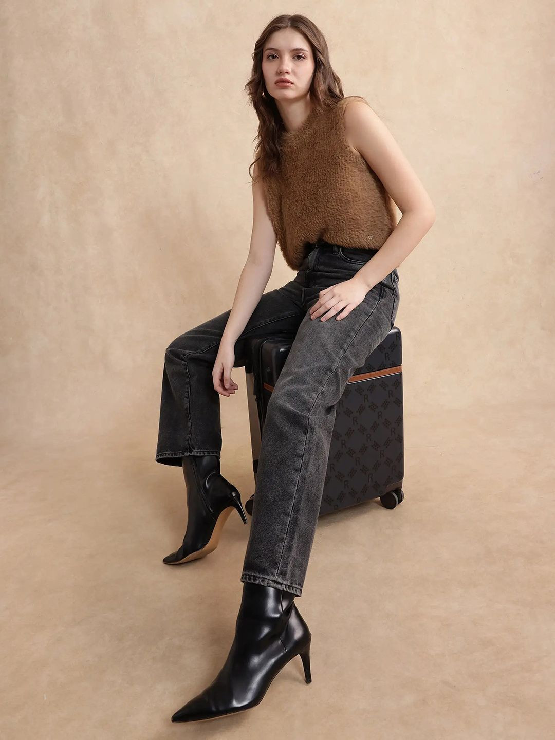 RAREISM Women BAEU PRIMARY GREY Mid-Rise Straight Fit Jeans