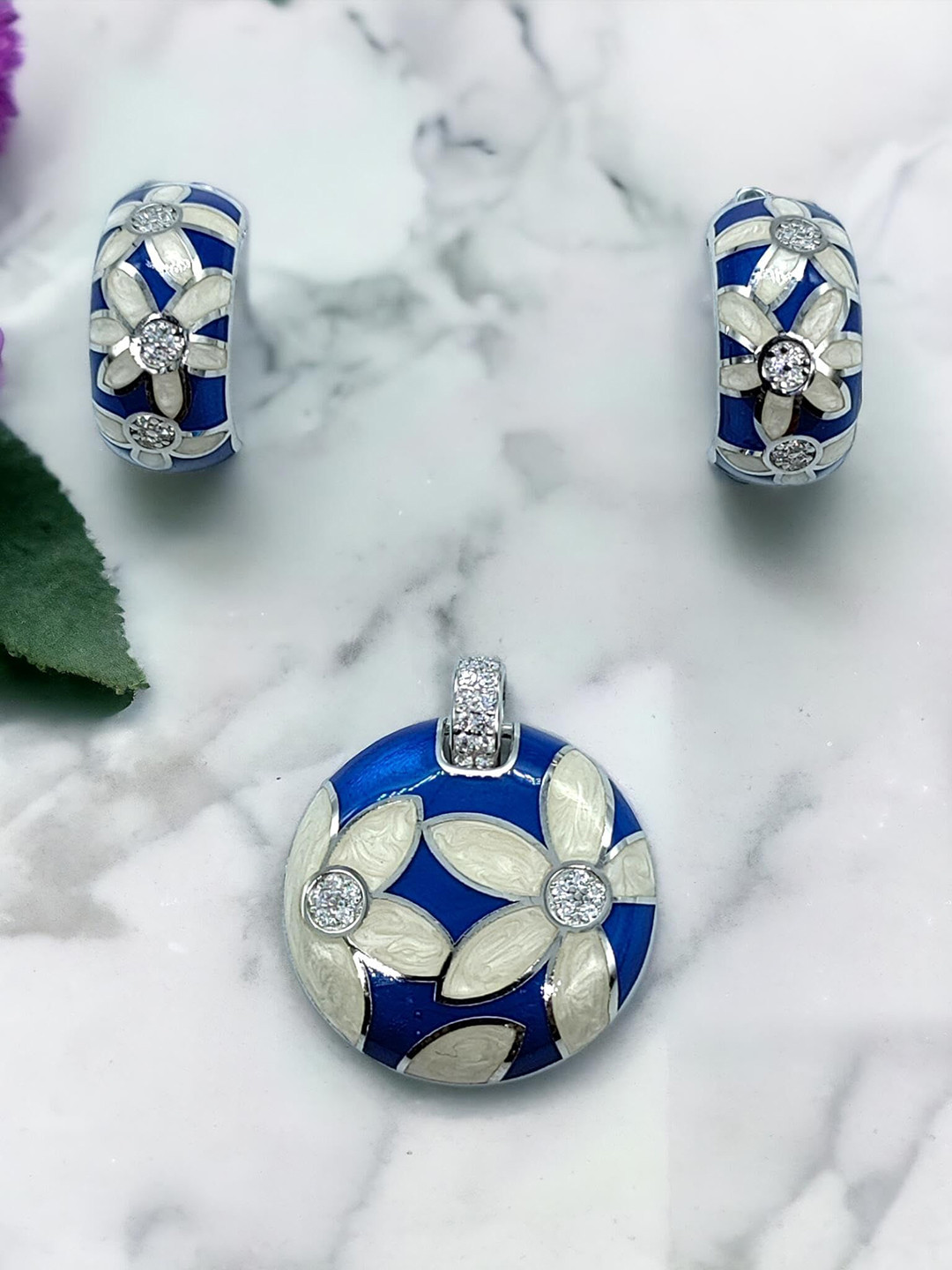 AMONROO 925 Sterling Silver Rhodium-Plated CZ Studded Floral Design Pendant and Earrings