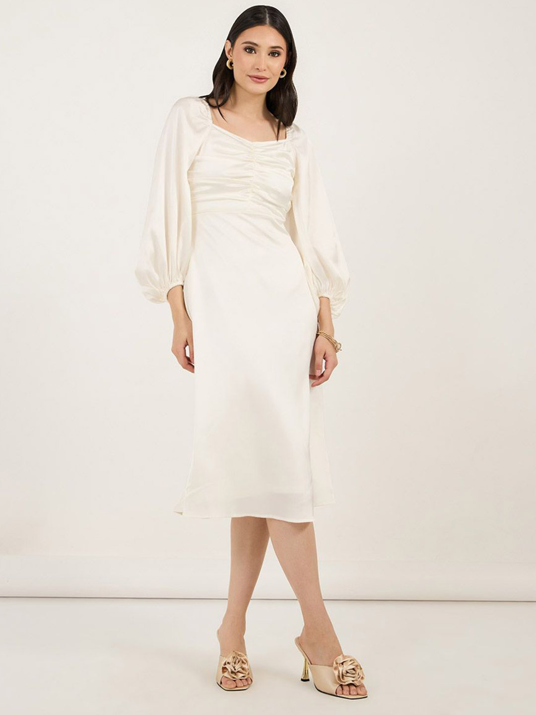 Styli Women Sweetheart Neck Ruched Bust Puffed Sleeves A-Line Midi Dress