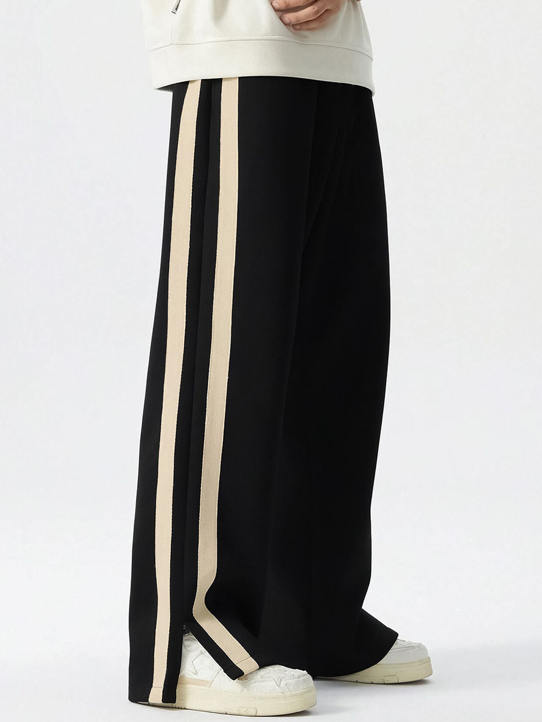 Maniac Men Relaxed Fit Mid Rise Track Pant
