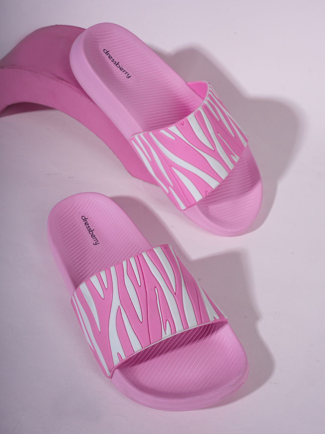 DressBerry Women Striped Rubber Sliders