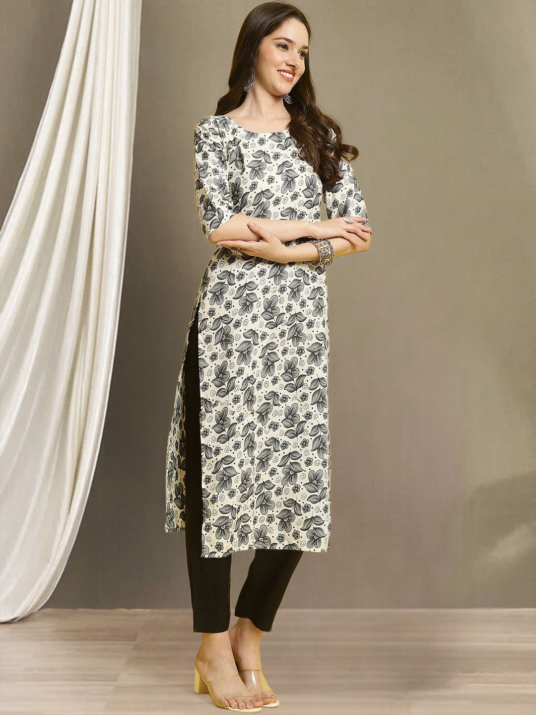 7Threads Flora Printed Round Neck Straight Kurta with Trousers