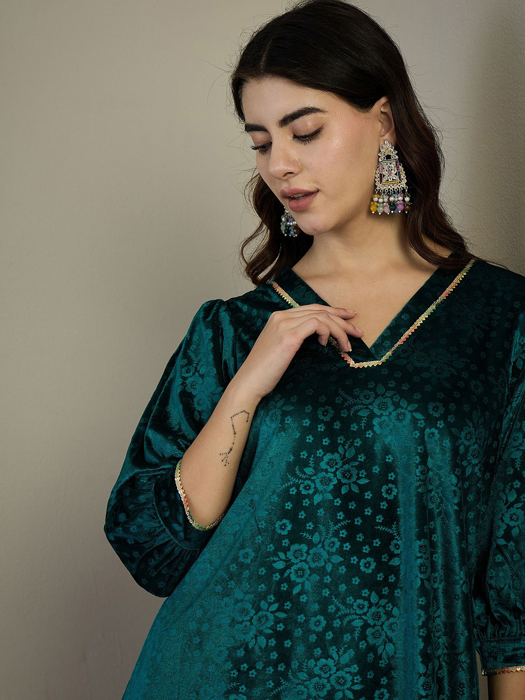 Sangria Green Self Design Three-Quarter Sleeves Velvet Tunic With Trouser